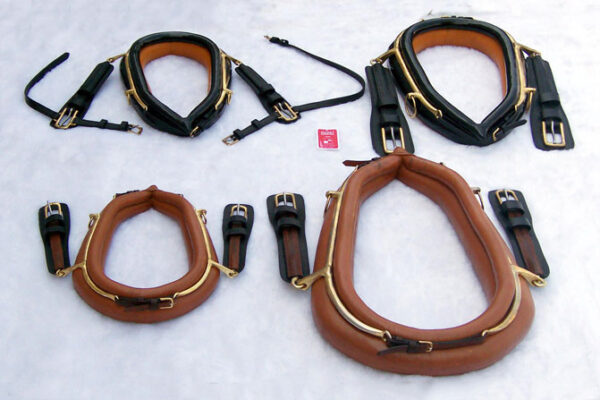 NE-1001 HORSE COLLAR FOR HARNESS ON LEATHER OR PATENT LEATHER WITH HAMES
